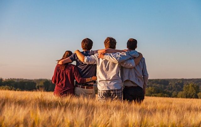 Trascorrere tempo con gli amici è l’attività preferita della Gen Z italiana