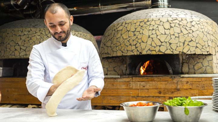 Il piazzaiolo Ciro di Maio: “Insegno a fare la pizza ai detenuti, li aiuto a trovare un lavoro”